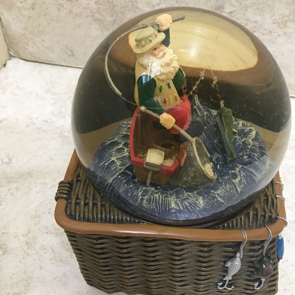 MR CHRISTMAS NORTH LODGE FISHING THEME SNOW GLOBE - Picture 9 of 12